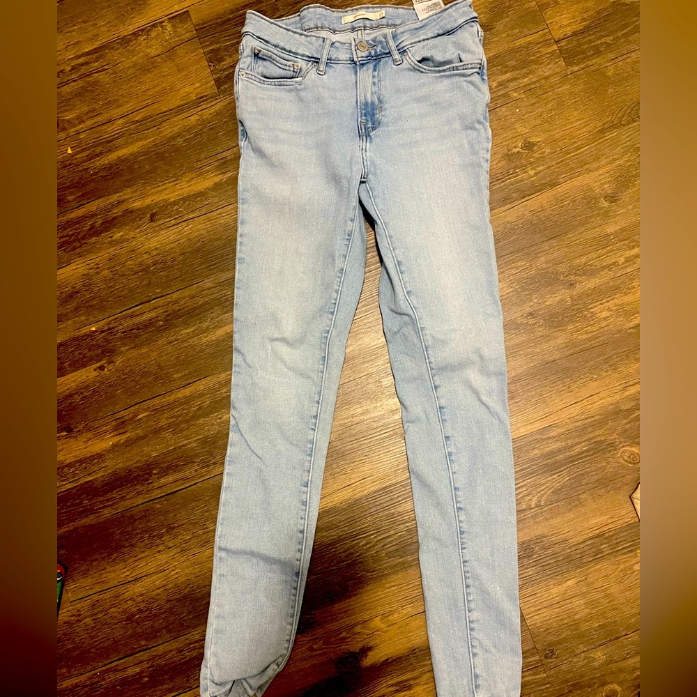 711 Skinny Levi’s Jeans (27 waist)